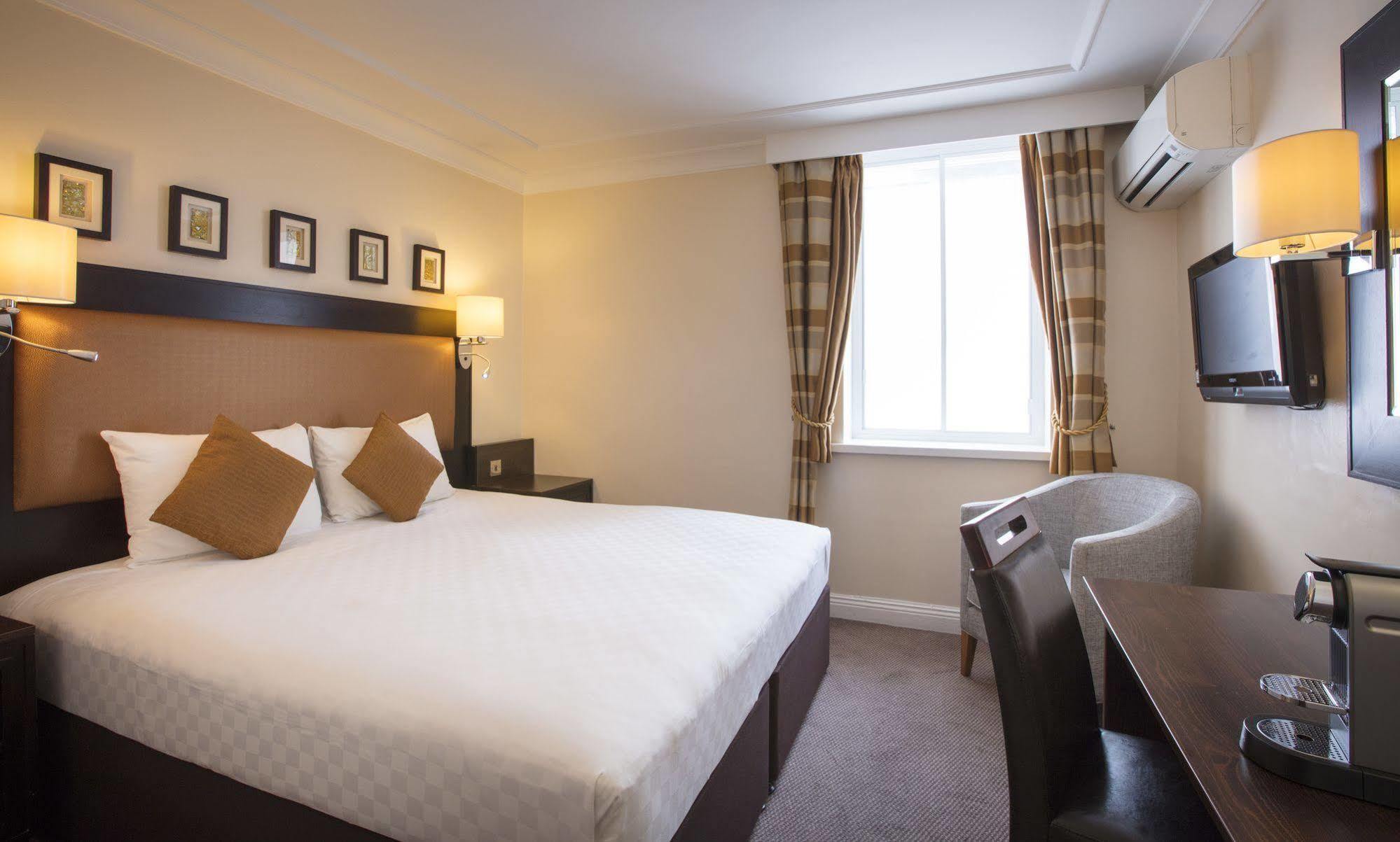 Thistle London Heathrow Terminal 5 Hotel 3*